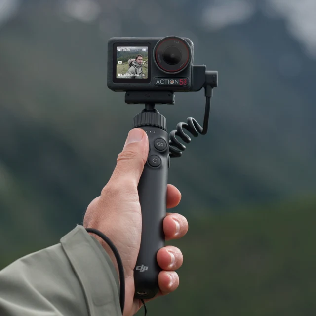 Osmo Action Multifunctional Charging Handle